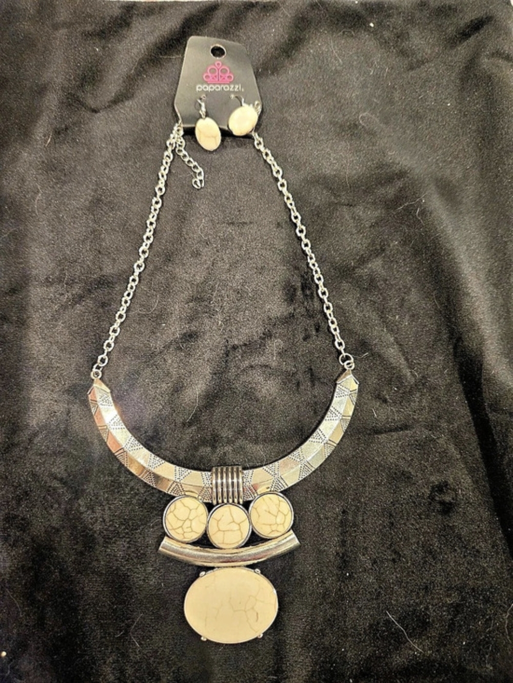 paparazzi Statement Necklace & Earrings in Silver & White
